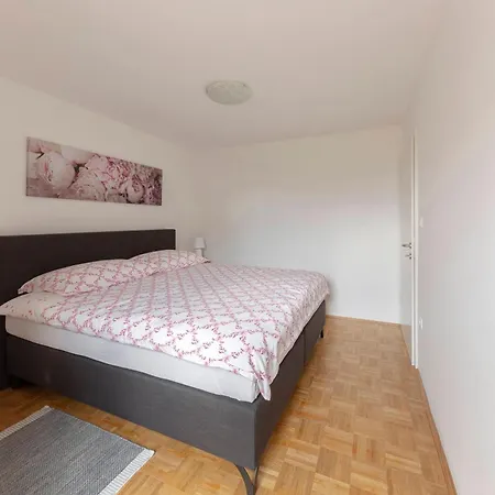 Daire Cozy Garden Flat Ljubljana