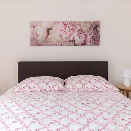 Cozy Garden Flat Daire