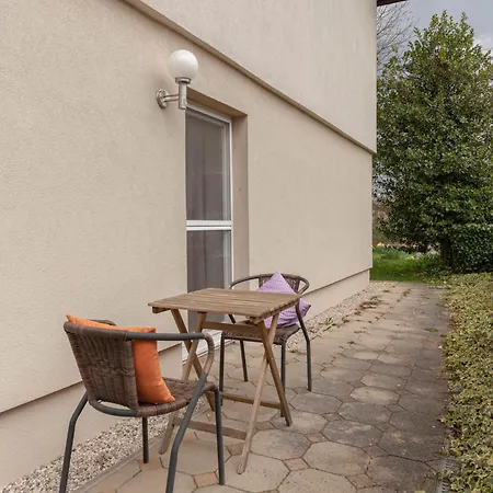 Cozy Garden Flat Lublana