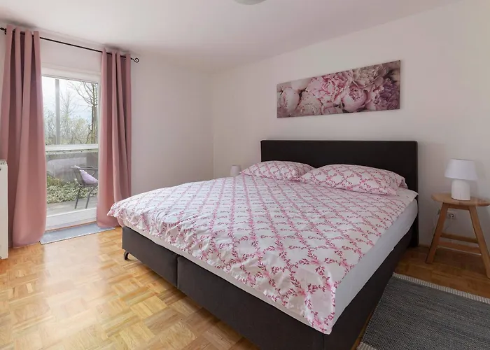 Cozy Garden Flat Apartma Ljubljana